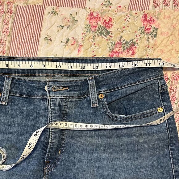 Levi's Boyfriend Cropped Distressed Jeans Size 16W - Picture 3 of 9